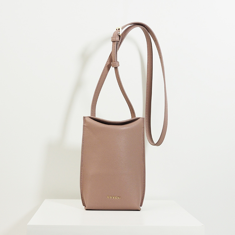 2021一(yī)字肩皮革小(xiǎo)手袋斜挎包設計(jì)師(shī)網格斜挎包